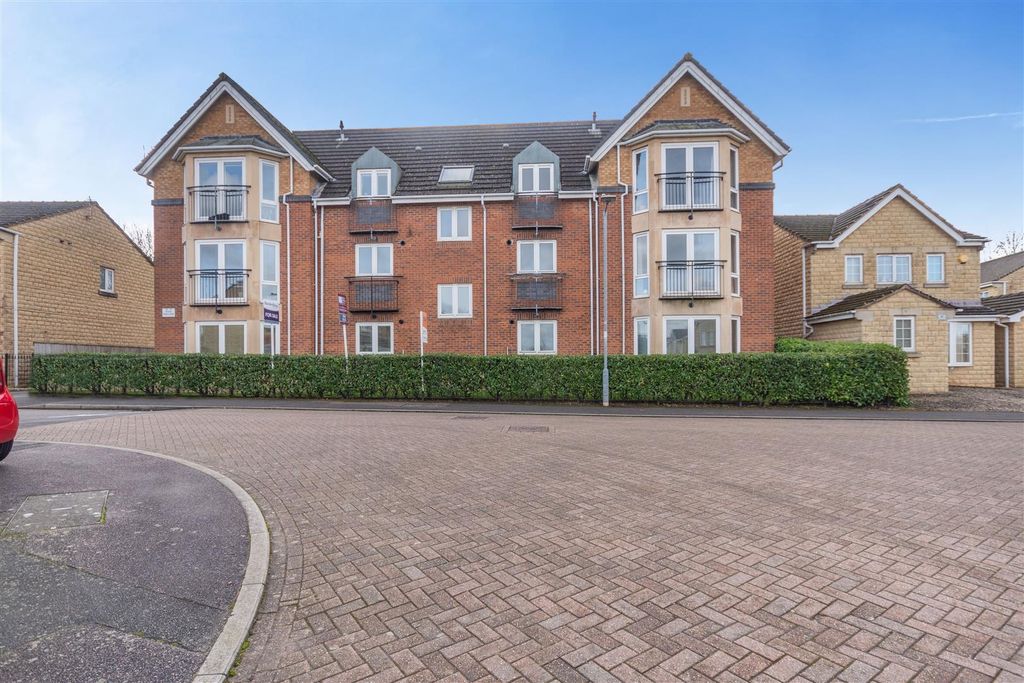 Property photo 1 of 25 8680347-Exterior09.Jpg