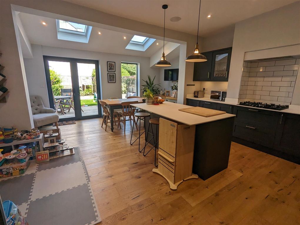 Property photo 2 of 16