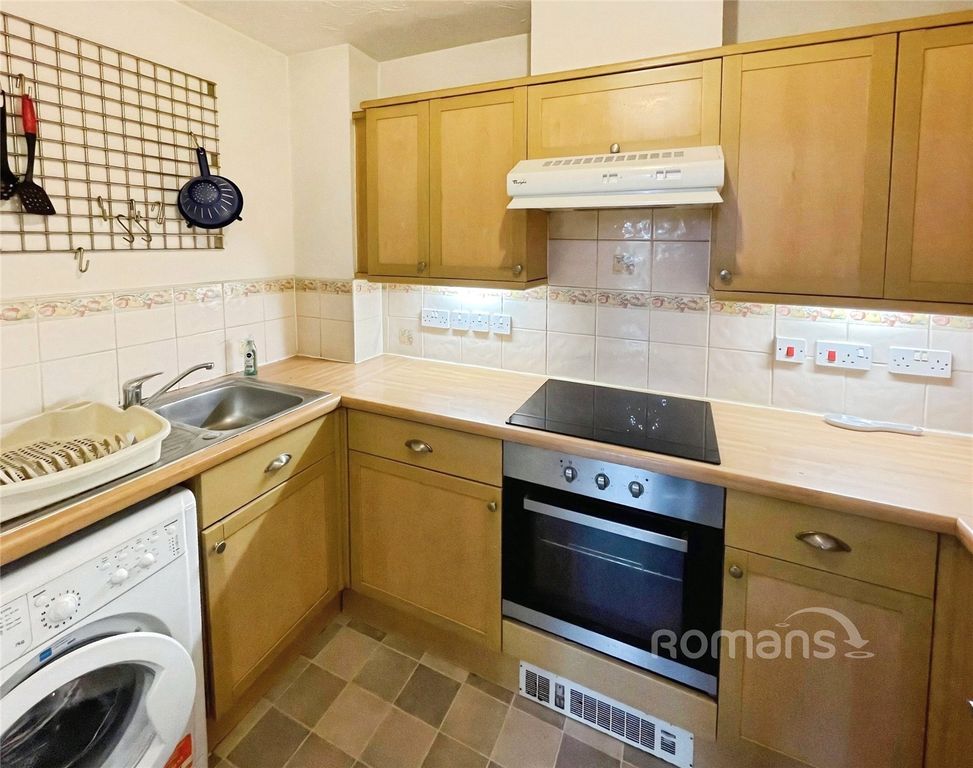 Property photo 3 of 8 Picture No. 12