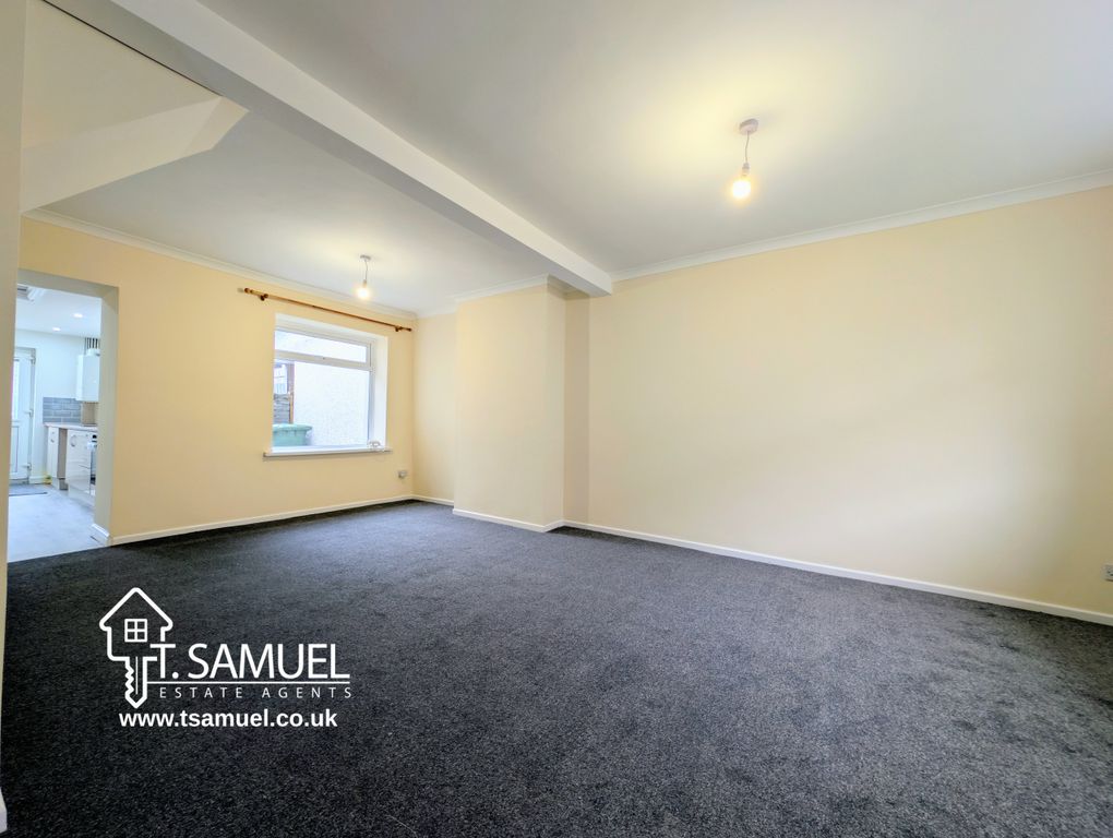 Property photo 3 of 23 Living Room