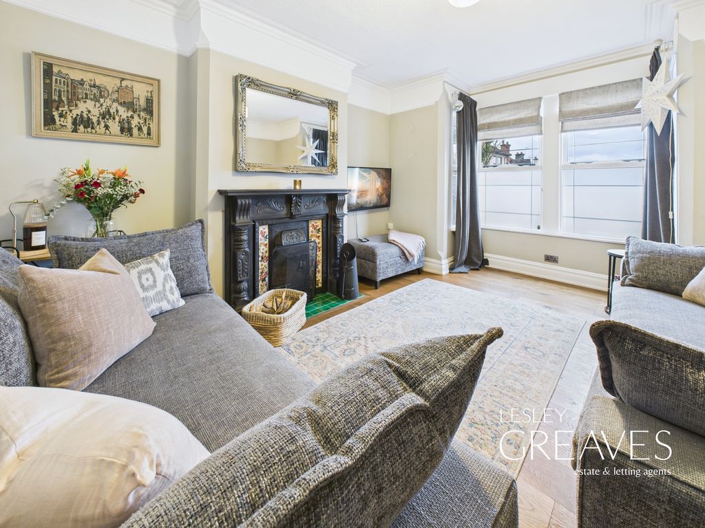 Property photo 2 of 30 Living Room