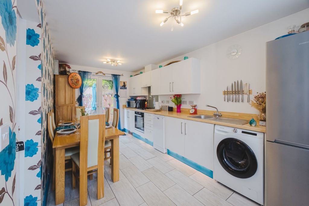 Property photo 3 of 31 3745137
