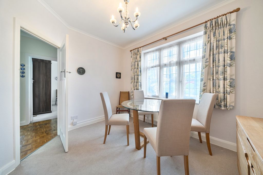 Property photo 3 of 23 1346961-18-68B1d0...