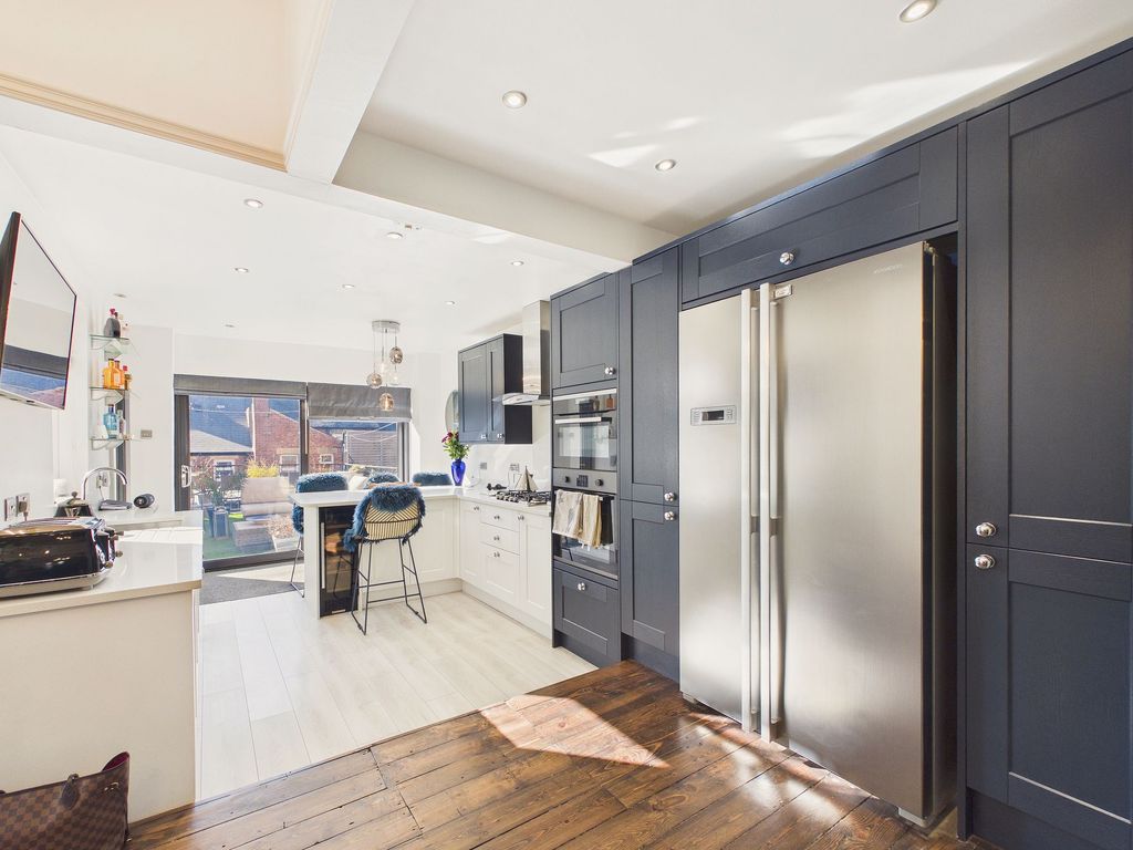 Property photo 3 of 16 Kitchen