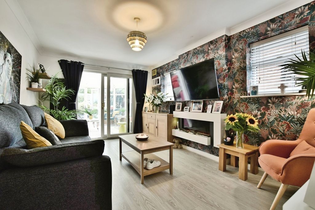 Property photo 2 of 16 Pbox-Img.Jpg