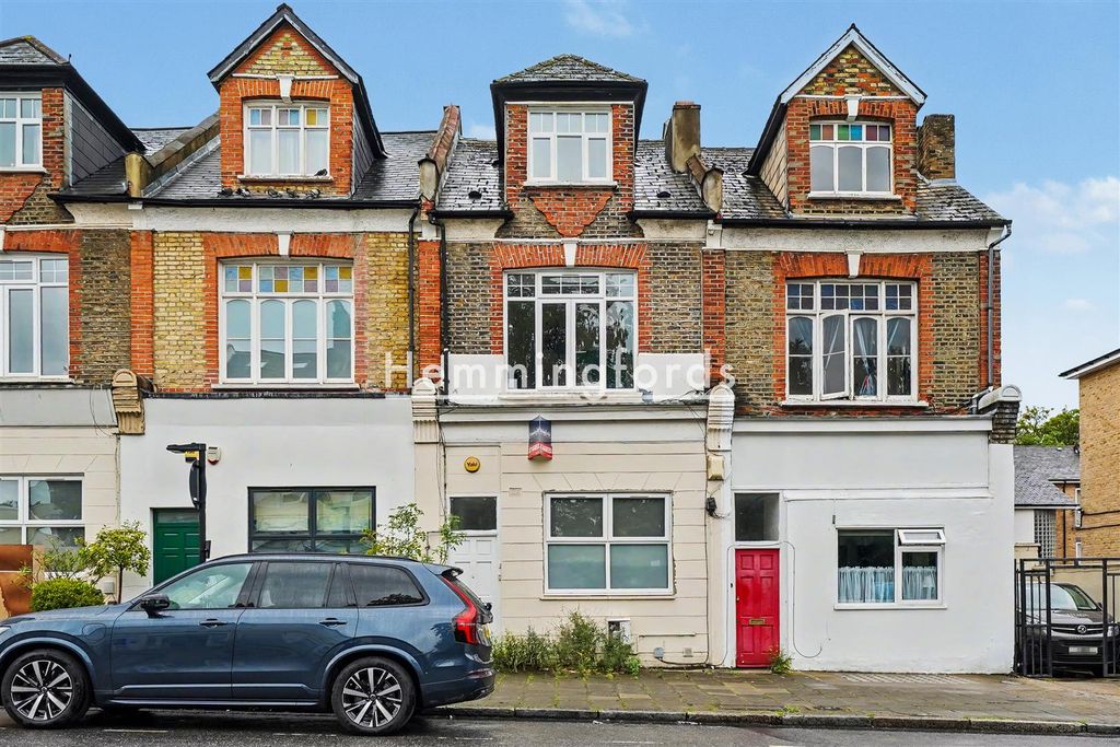 Property photo 1 of 15 Evering Road N16-1.Jpg