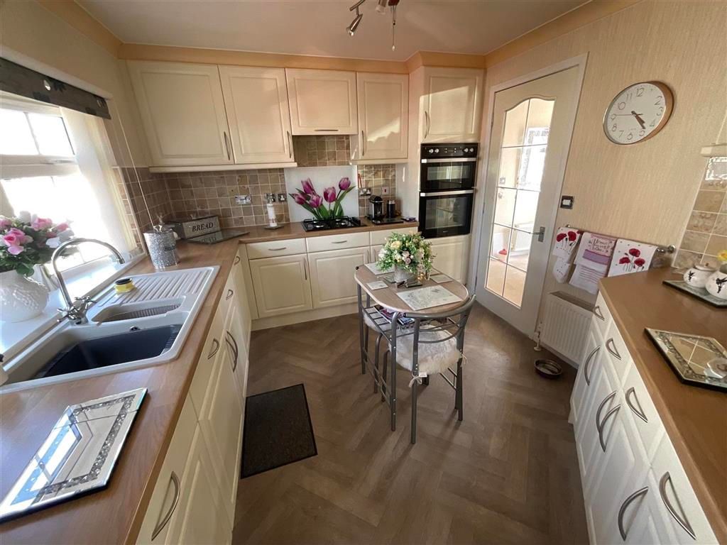Property photo 1 of 9 Kitchen