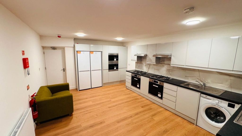 Property photo 3 of 24 Picture No. 11