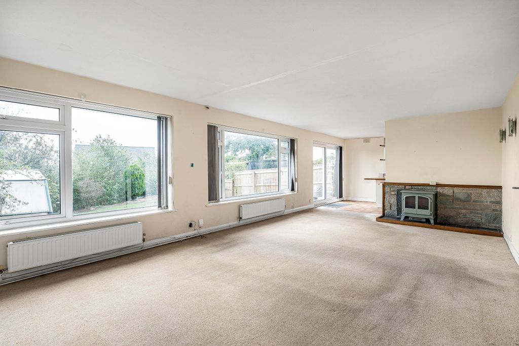 Property photo 2 of 25