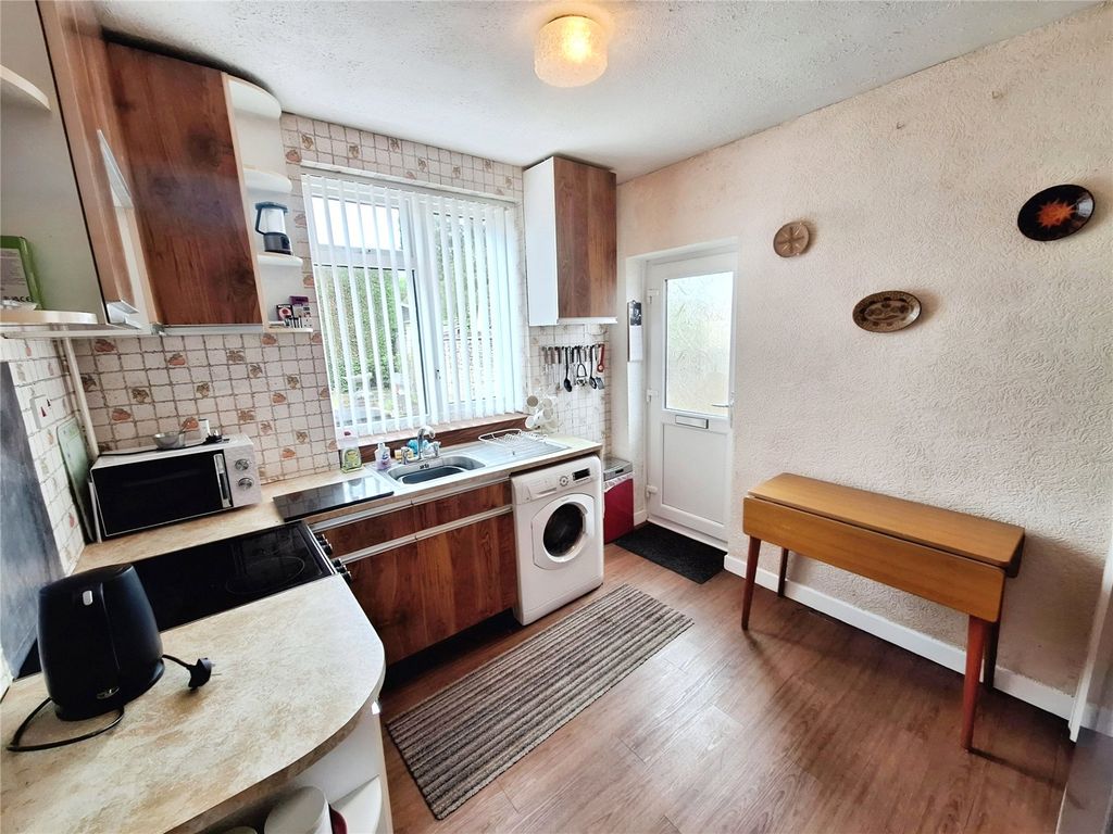 Property photo 3 of 14 Kitchen