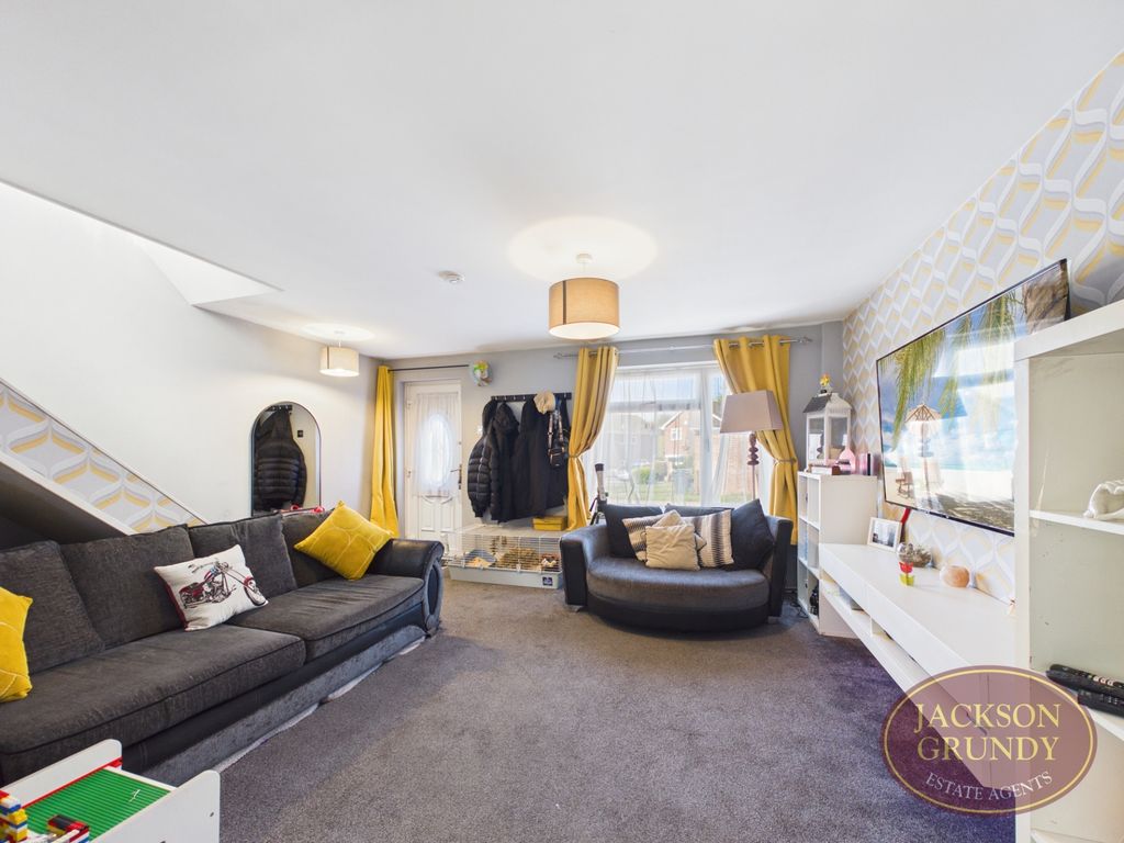 Property photo 3 of 17 Cowgill Close