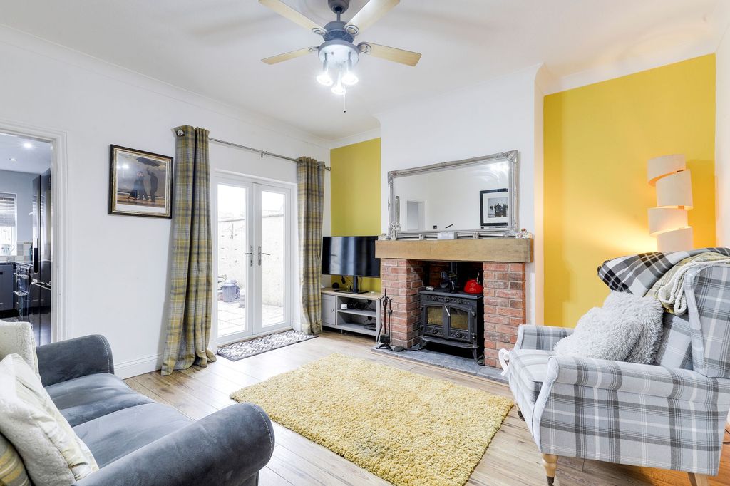 Property photo 2 of 20