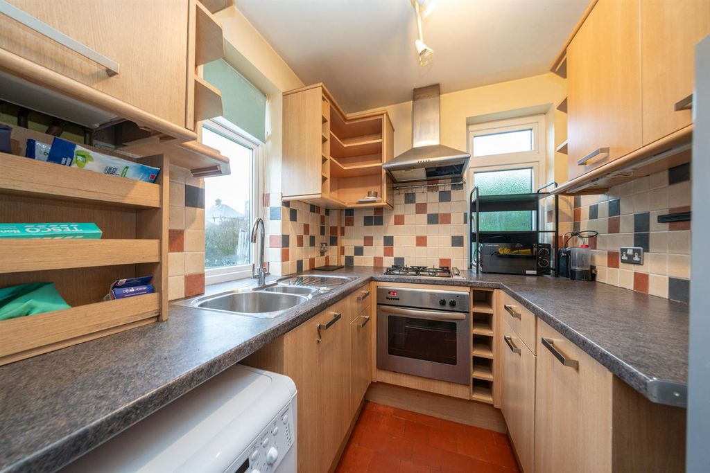 Property photo 3 of 9 27-Malvern-Way-7462.Jpg