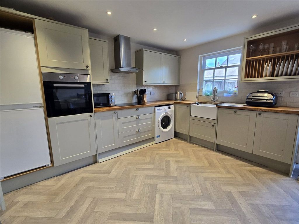Property photo 2 of 9 Picture No. 10