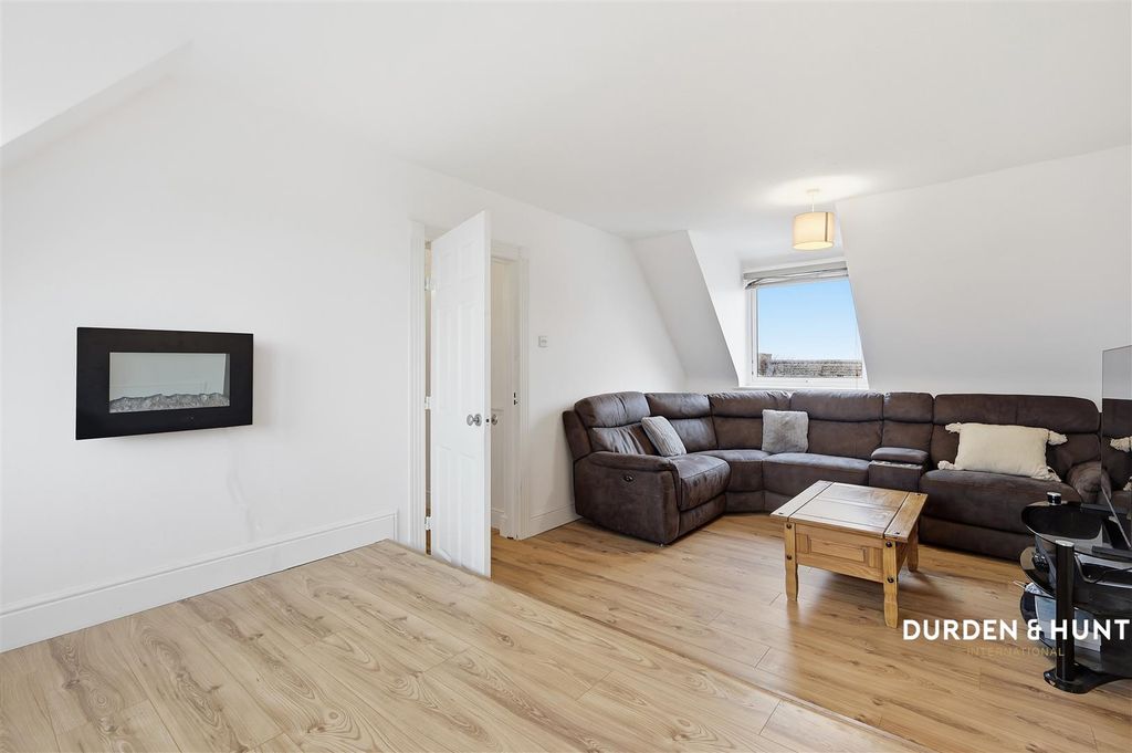 Property photo 3 of 17 Seaview Avenue