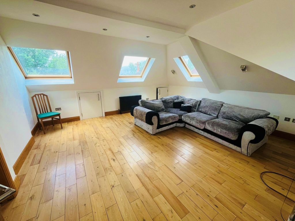 Property photo 2 of 7 Gallery