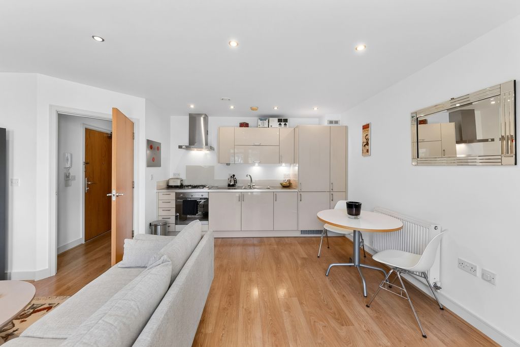Property photo 2 of 8 Pbox-Img.Jpg