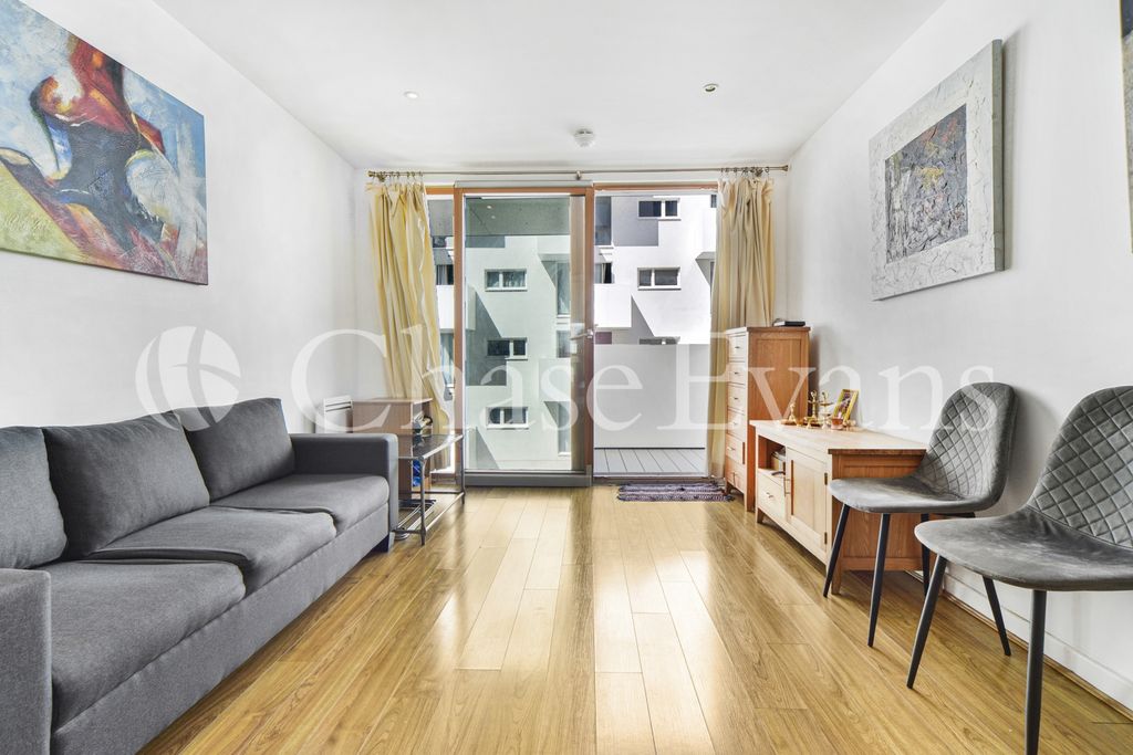 Property photo 1 of 15 Living Area - Schrie