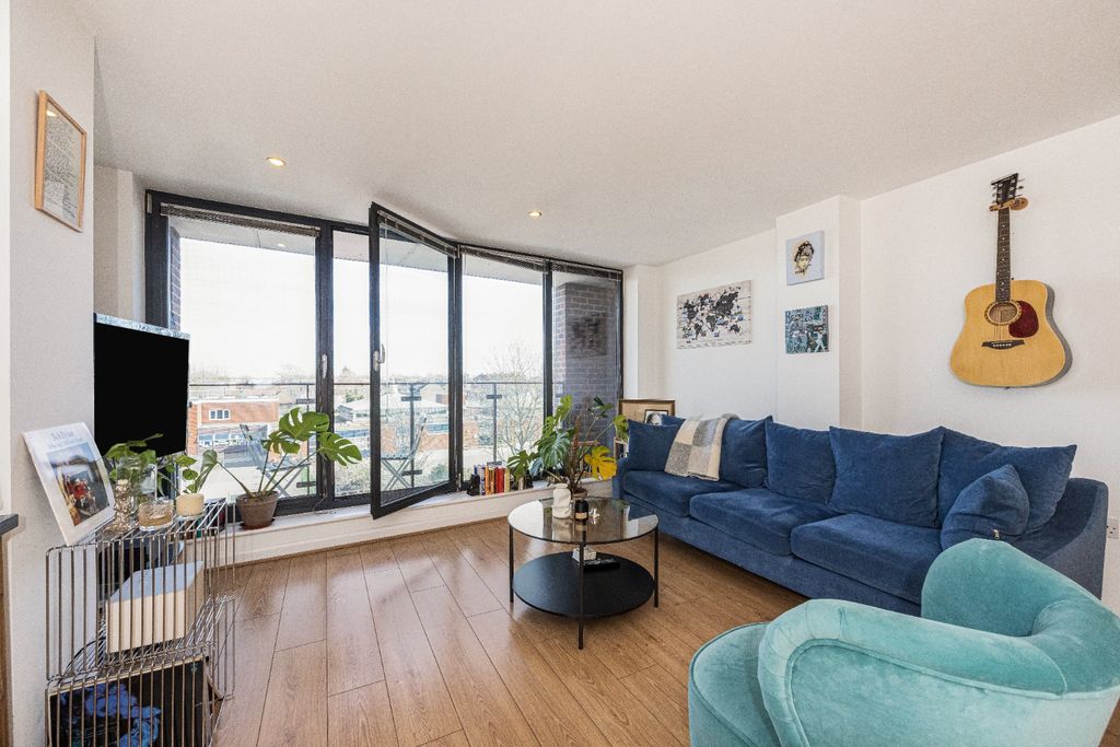 Property photo 2 of 15 4520513