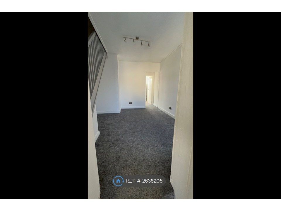 Property photo 1 of 13 Living Room