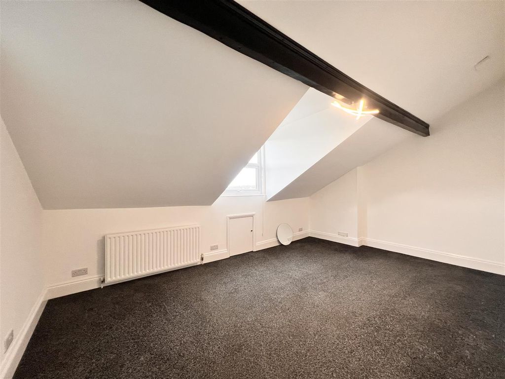 Property photo 3 of 11 Lounge