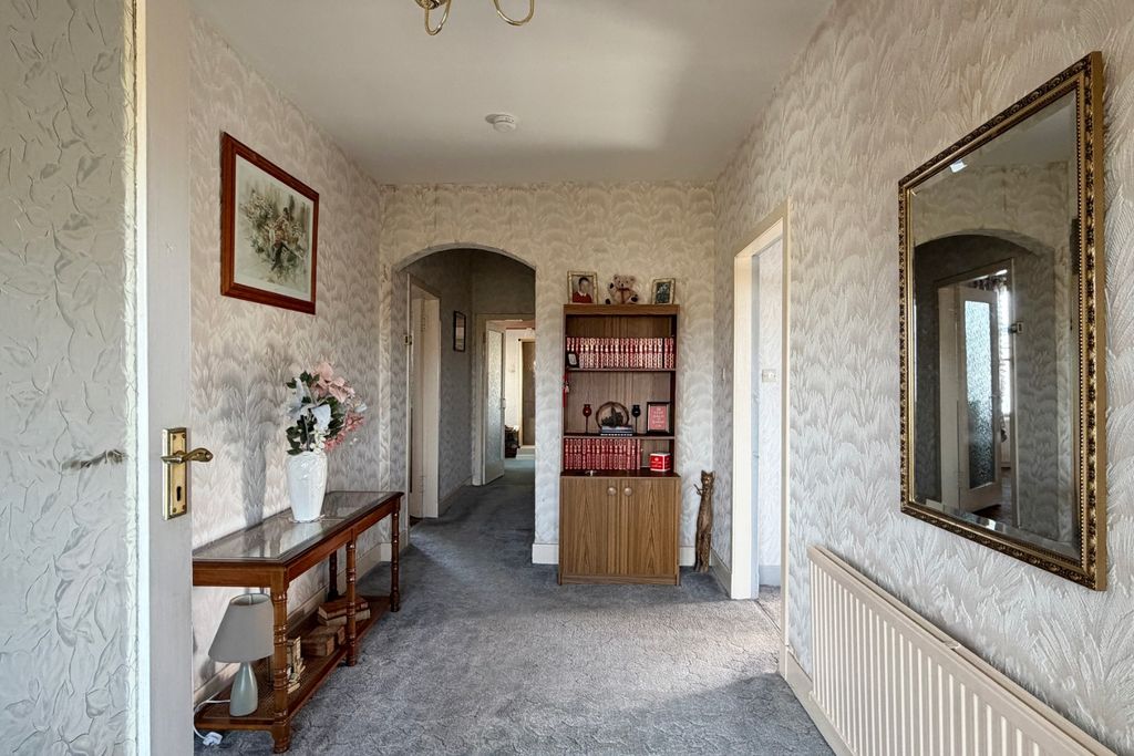 Property photo 2 of 52