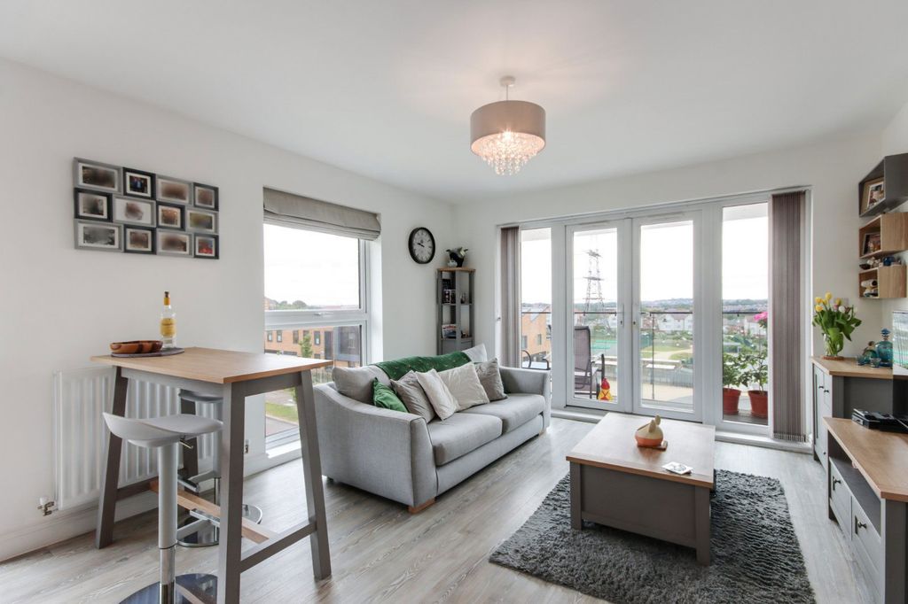 Property photo 2 of 8