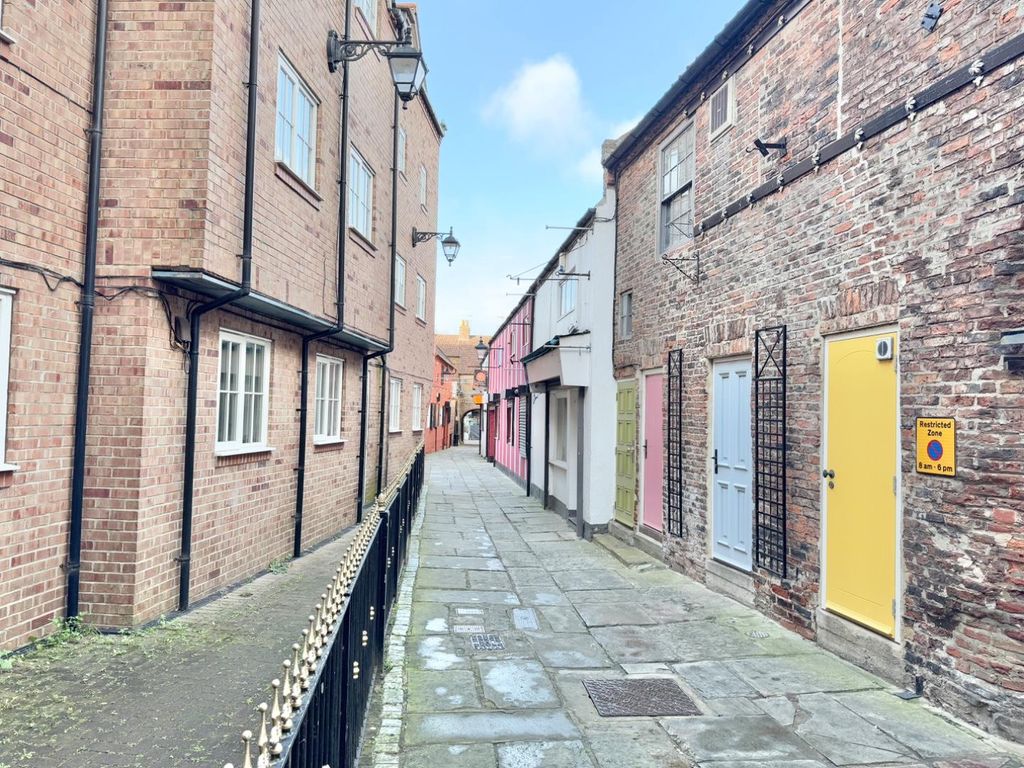 Property photo 2 of 8 Street