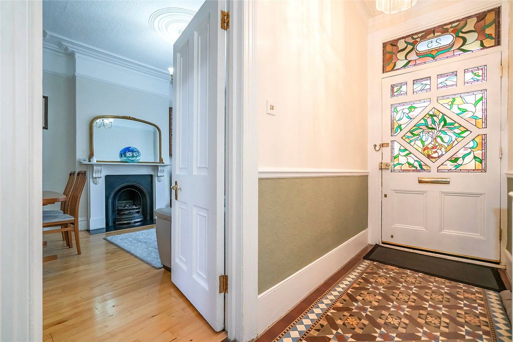 Property photo 2 of 49 Entrance Hall