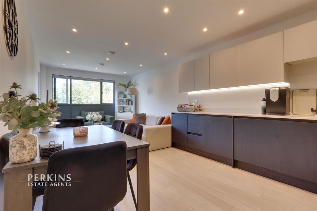 Property photo 1 of 6 Dining.Jpg