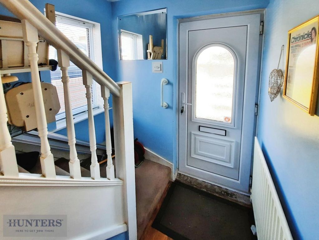 Property photo 3 of 11 Entrance Hallway
