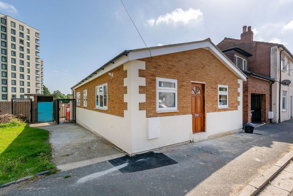 Property photo 1 of 8