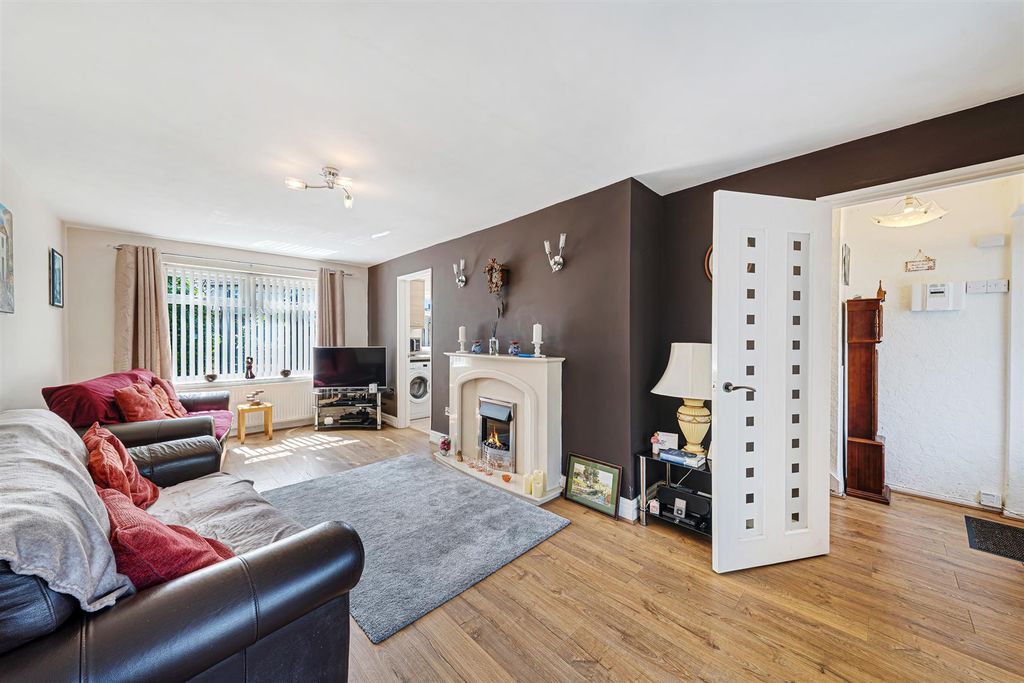 Property photo 2 of 18 47 Thomas Drive-7.Jpg