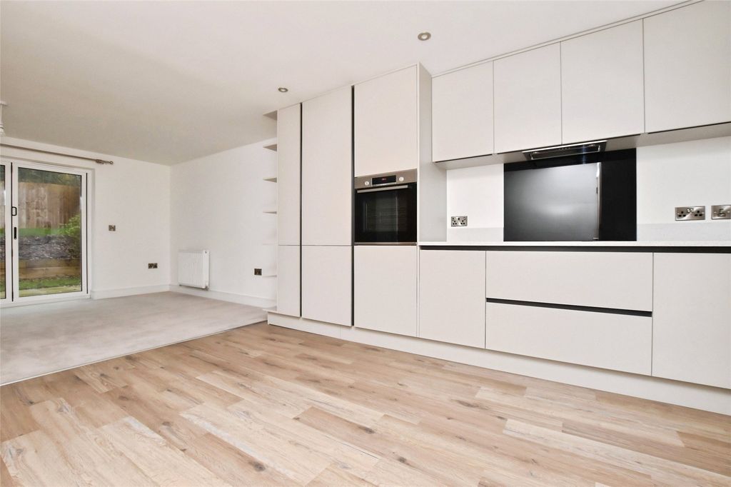 Property photo 3 of 12 Kitchen / Diner