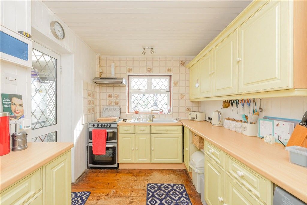 Property photo 2 of 10 Kitchen