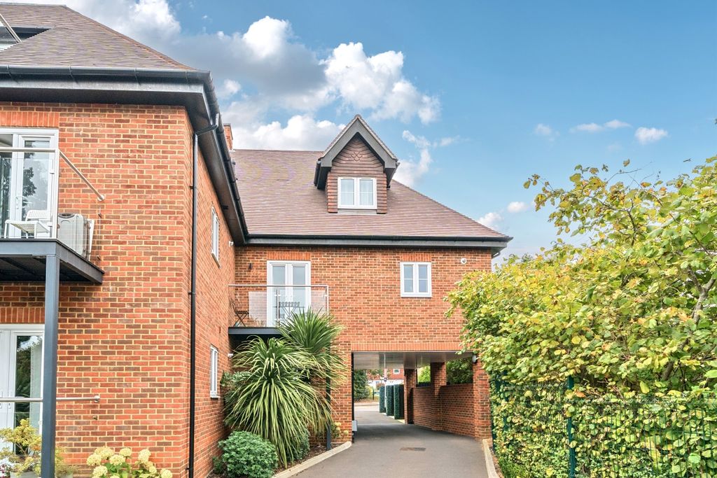 Property photo 2 of 10 1361019-18-68d6A4...