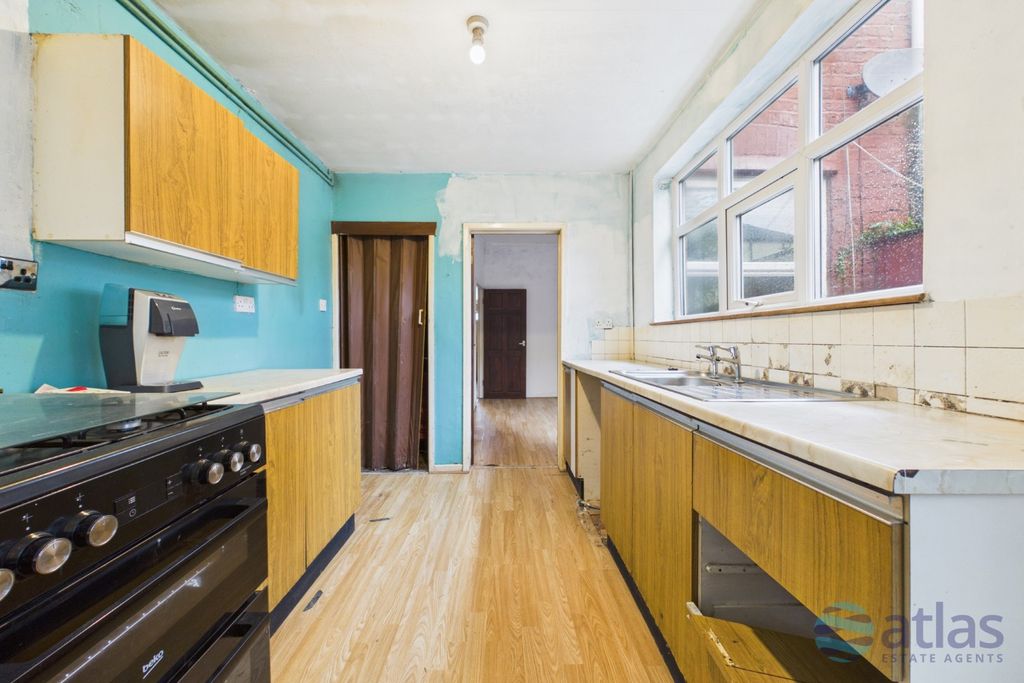 Property photo 3 of 22 Kitchen