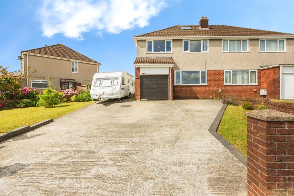 Property photo 1 of 18 Front View