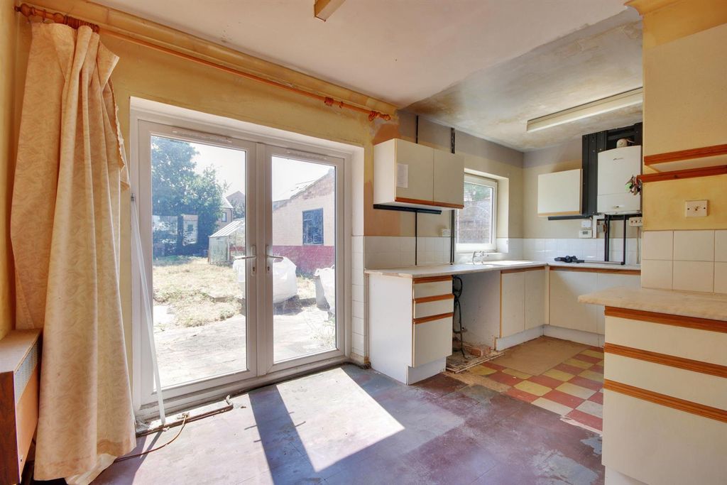 Property photo 3 of 12 Kitchen.Jpg