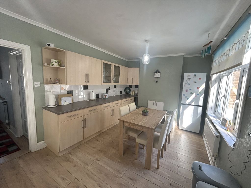 Property photo 2 of 12 Picture No. 02