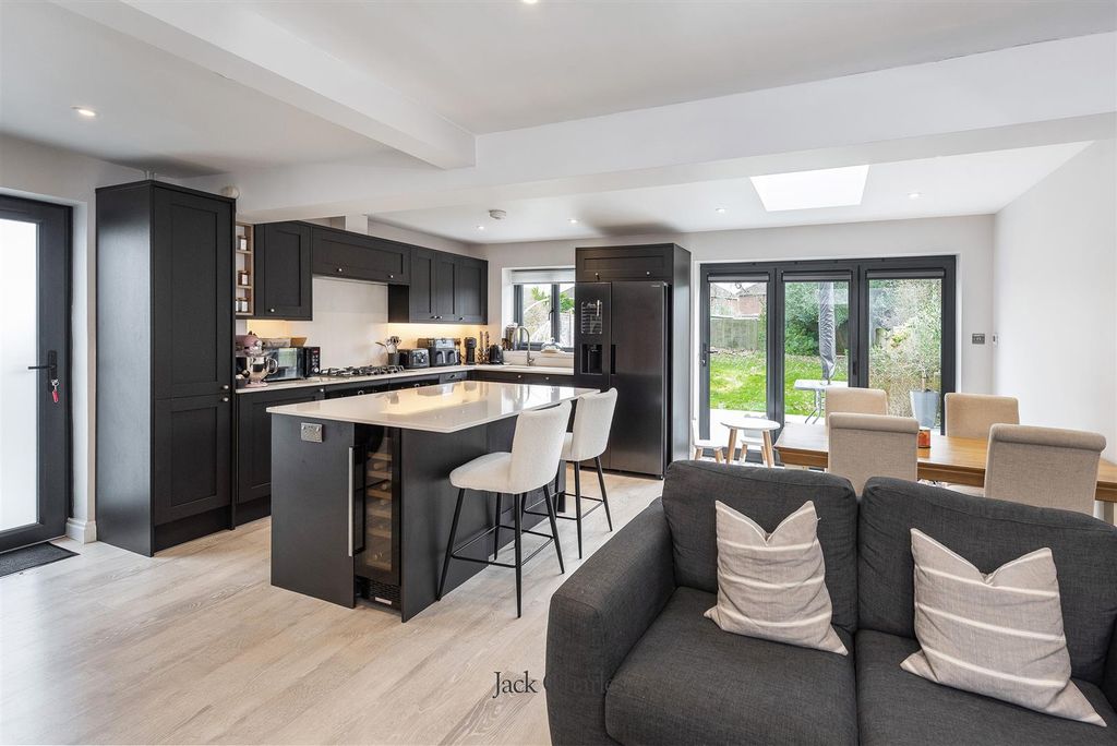 Property photo 1 of 16 76 Brookmead, Tn11 9Ez 006.Jpg