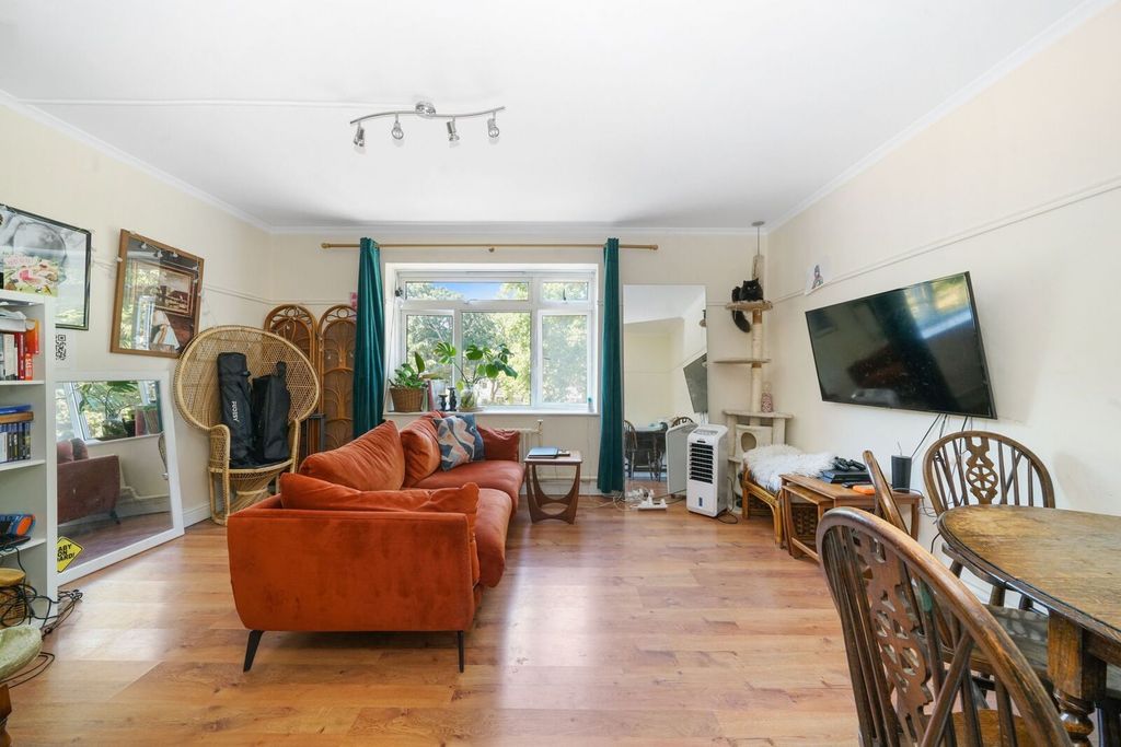 Property photo 2 of 11