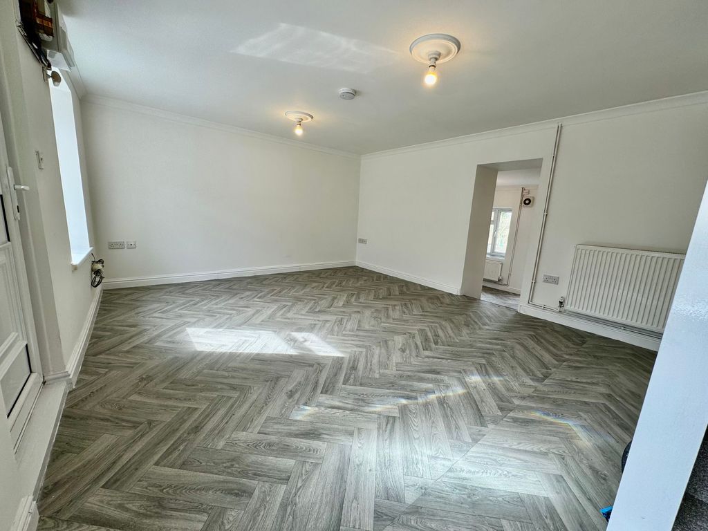 Property photo 3 of 25