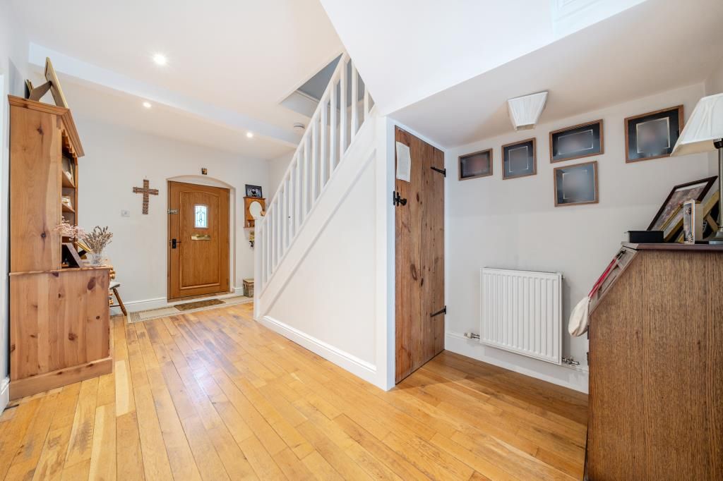 Property photo 3 of 23 Entrance Hall