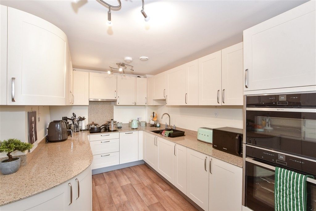 Property photo 3 of 14 Kitchen