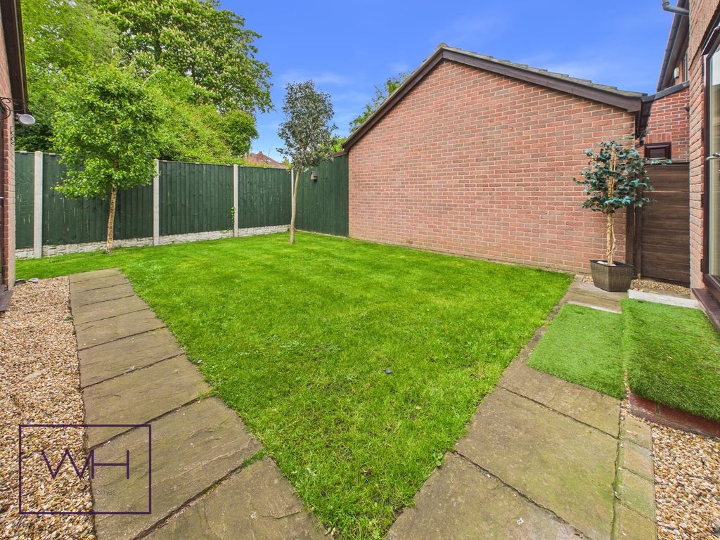 Property photo 3 of 17 Garden 2