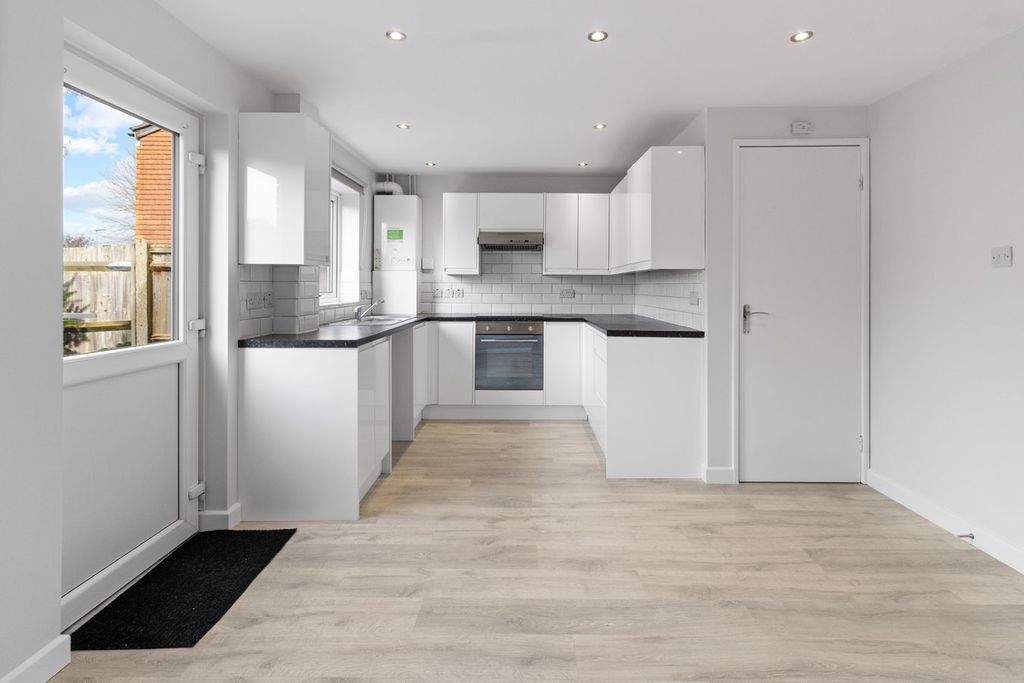 Property photo 2 of 29