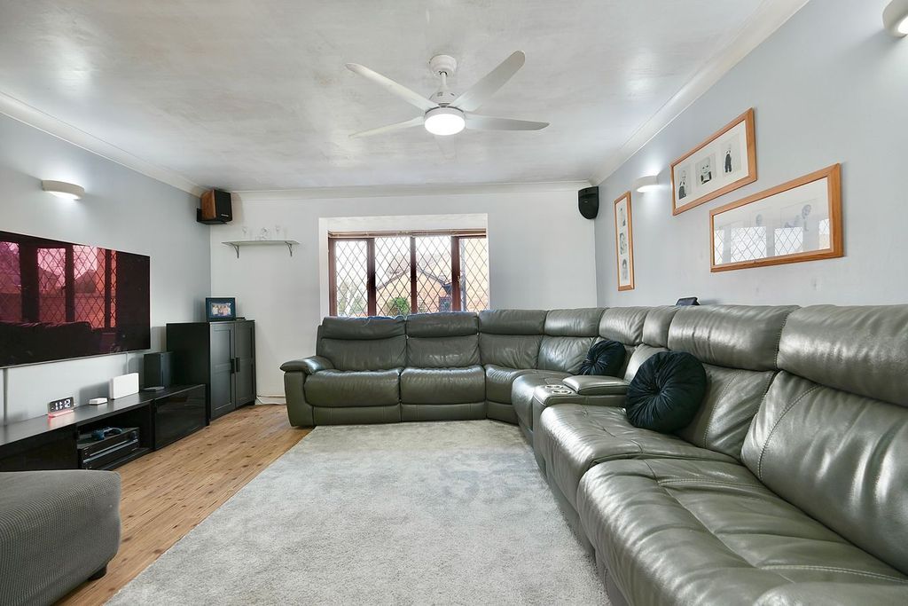 Property photo 2 of 17
