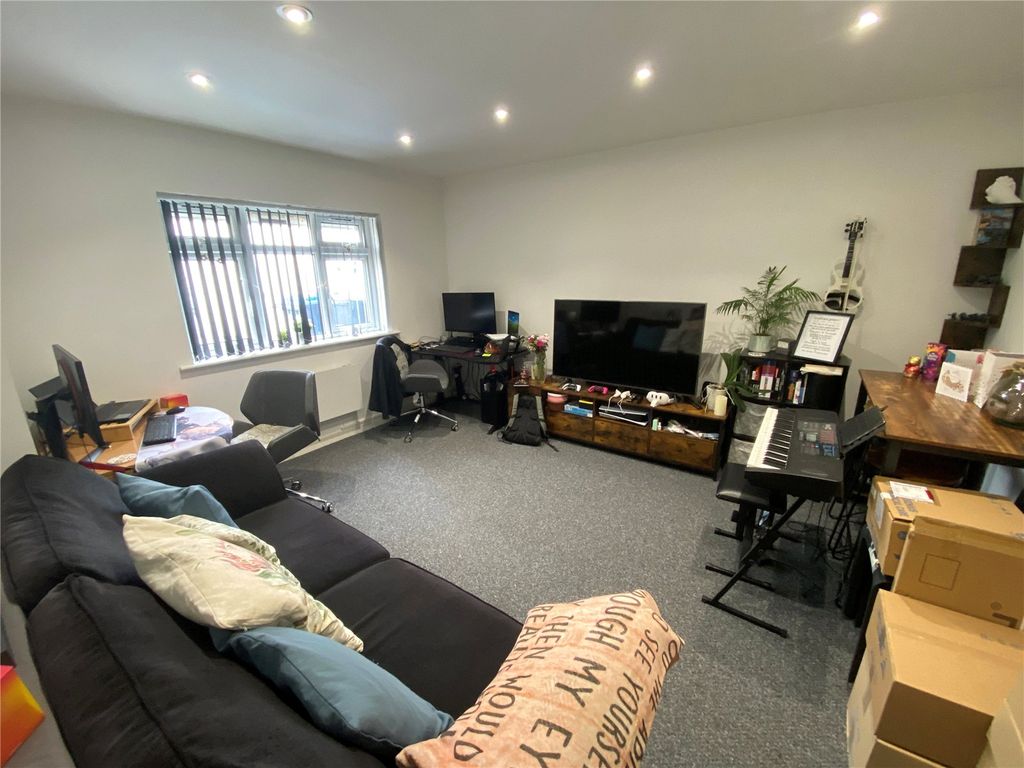 Property photo 2 of 18 Picture No. 13