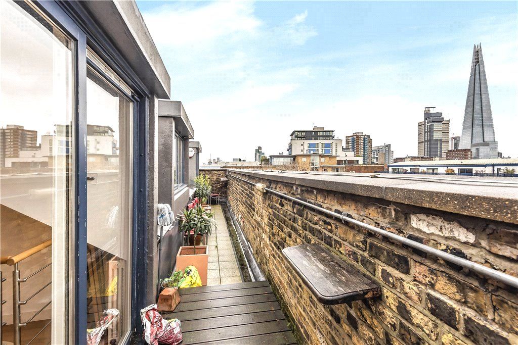 Property photo 3 of 19 Balcony